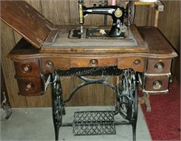 Antique Sewing Machine w/ Beautiful Oak Cabinet