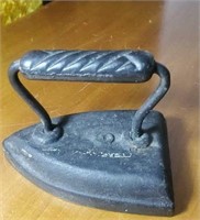 Vintage iron marked 6