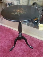 Round table with floral decor approx 22 inches