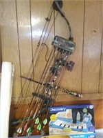 Hoyt USA compound bow and arrows