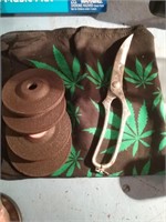 Weed bandana with sharpening Wheels and cutter
