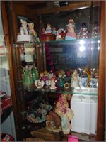 Group misc decor items in display case (no case)
