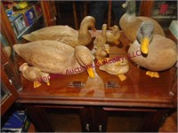 5 duck statues in case (case not included)