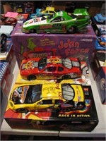 3 diecast 1:24 stock cars Looney Tunes & Grinch