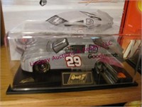2 Revell diecast 1:24 stock cars Kevin Harvick #29