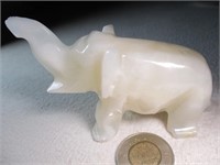 Sculpture d’éléphant en onyx