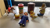 VINTAGE LOT OF ASSORTED TIN TOYS WIND UP