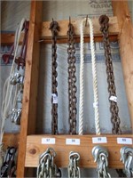 APROX 20' LOG CHAIN WITH HOOKS