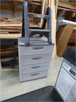 B&D 4 DRAWER CABINET WITH STEP STOOL