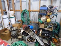 LARGE LOT OF YARD AND GARDEN ITEMS INCLUDING HOSES
