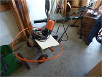 CHAMPION AUTOMATIC CLAY PIGEON THROWER W/REMOTE