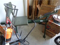 MANUAL CLAY PIGEON THROWER WITH SEAT