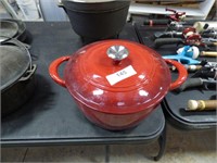 RED CAST IRON DUTCH OVEN