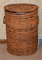 (B2) Old Wicker Laundry Basket