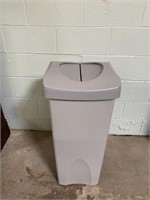 Rubbermaid Garbage Can