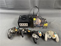 Nintendo Game Cube, Games & 4 Controllers