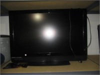 Vizio 1080 42" tv with remote and manual.