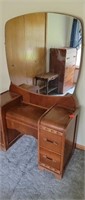 VINTAGE VANITY DRESSER WITH MIRROR AND FOUR SIDE