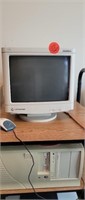 GATEWAY 2000 COMPUTER WITH MONITOR, KEYBOARD AND