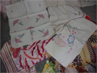 CURTAINS POT HOLDERS TABLE RUNNERS AND