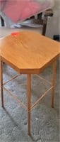 WOOD STOOL/STAND