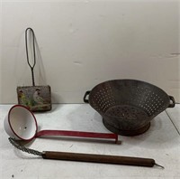 Vtg Kitchenwares-Graniteware,Collander etc