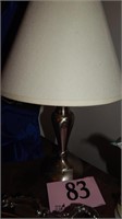 SMALL METAL BASE TABLE LAMP