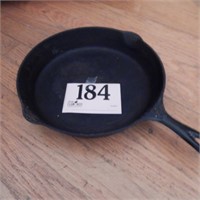 CAST IRON SKILLET 11 IN