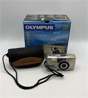 Olympus D490 Digital Camera w/ Case