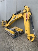 New Holland B90B-2 Backhoe attachment