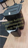 Trash Recepticle and 4 sm pails