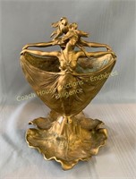 Art Nouveau brass vase en laiton, 9" x 11"