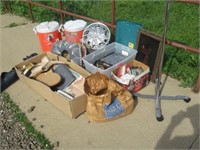 Large Assortment of Items Including: Rubbermaid