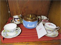 Teapot w/ 4 cups & saucers