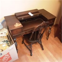 SPINET DESK & CHAIRS