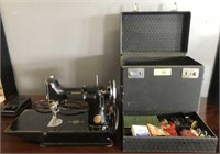VINTAGE SINGER FEATHER LIGHT SEWING MACHINE