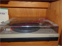 Sony vinyl record player PS-3300 Powers On/Untestd