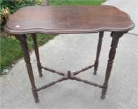 Vintage Wood Side table. Measures: