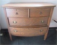 Vintage 4 Drawer Wood Dresser. Measures: 34.25"H