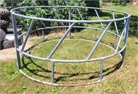 Round bale hay feeder