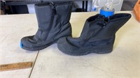 Totes zip up size 10M boots