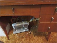 Pfaff 260 sewing machine in cabinet