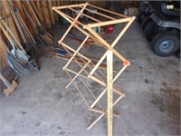 WOOD CLOTHES DRYING RACK