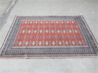 RED & PINK AREA RUG APPROX 4.5' X 6.5'