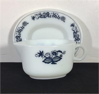 PYREX GRAVY BOAT WITH TRAY