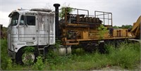 1983 Kenworth Cabover w/ Scizzar Lift 25S