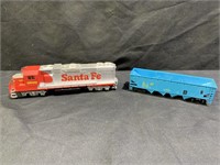 Set of 2 HO Model Train cars - Santa Fe