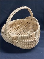 Small woven basket 9”