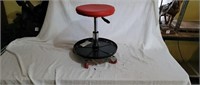 Central Mechanics Adjustable Stool