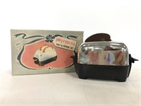 Vintage pop up toaster salt and pepper set